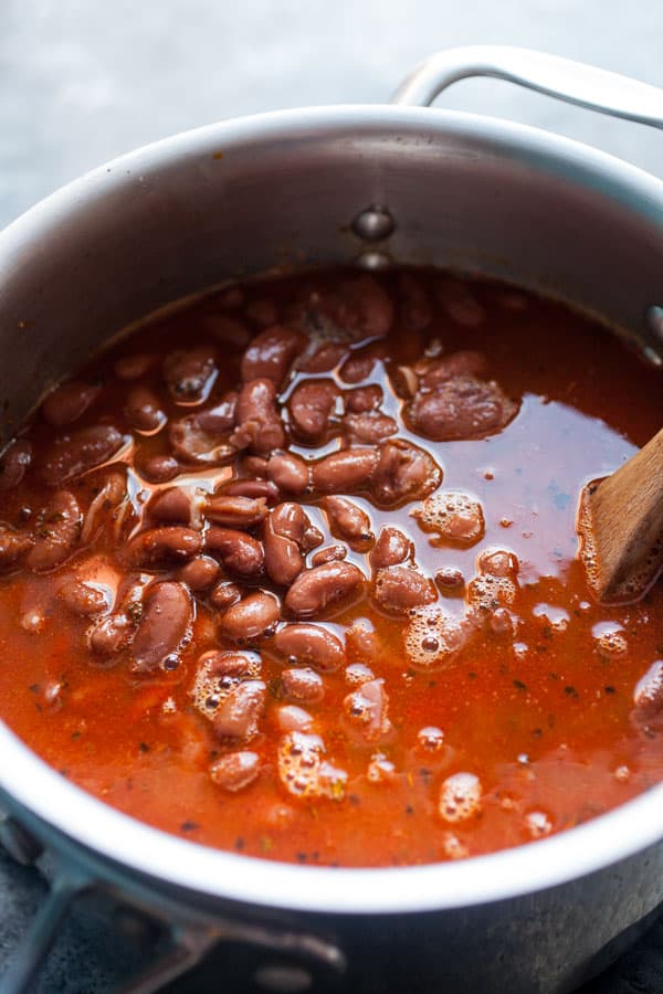 Simmering kidney bean soup