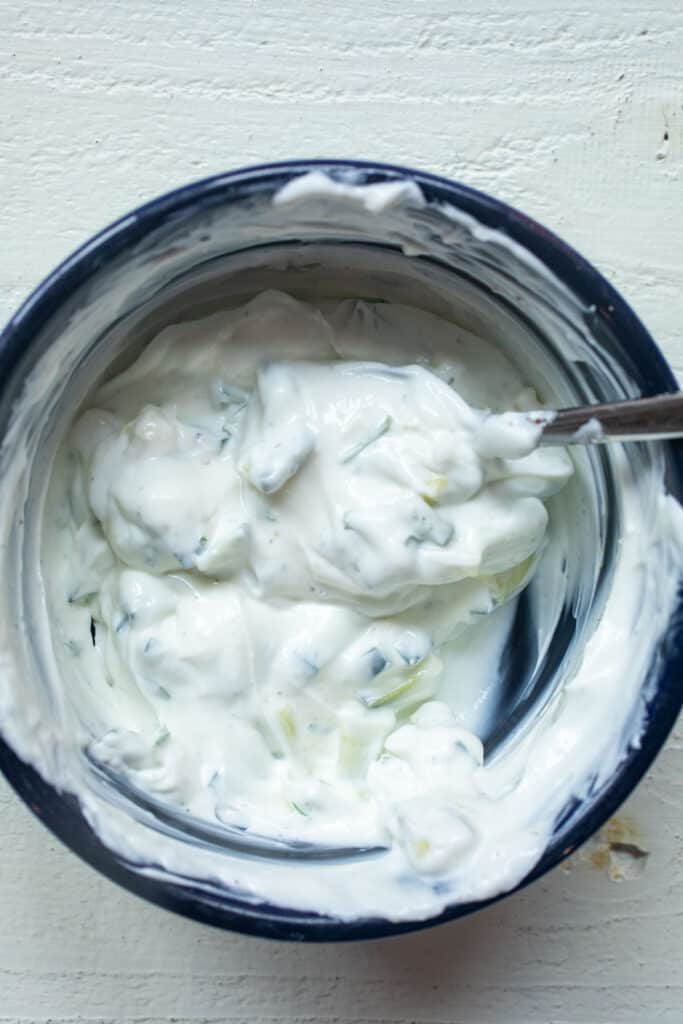 Yogurt sauce to serve with chickpea patties