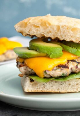 California Turkey Burgers: These super-flavorful grilled turkey burgers are really healthy and stay nice and juicy. You're gonna love them! | macheesmo.com