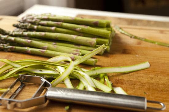 asparagus peeled for Asparagus Flatbread
