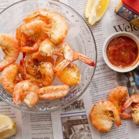 Steaming shrimp in a wire mesh.