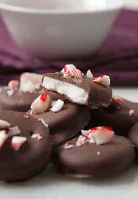 Peppermint Patties - Made from scratch with just a few ingredients. A great quick after dinner treat that gives you fresh breath!