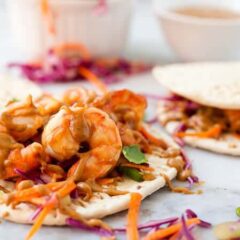 Thai Shrimp Flatbreads: Spicy, savory shrimp layered with a homemade crunchy slaw and spicy peanut sauce. A light, fresh summer meal! #spons