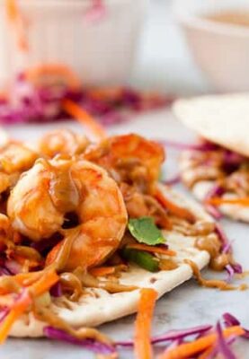 Thai Shrimp Flatbreads: Spicy, savory shrimp layered with a homemade crunchy slaw and spicy peanut sauce. A light, fresh summer meal! #spons