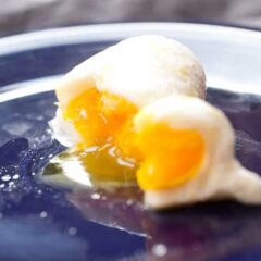 How to Poach an Egg in the Microwave! This poached egg method is great for beginners. All you need is a microwave-safe container and some eggs! The results are great if you follow these easy instructions! | macheesmo.com