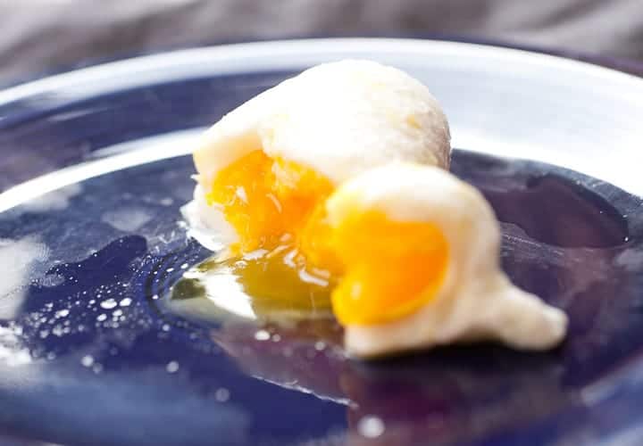 How to Poach an Egg in the Microwave! This poached egg method is great for beginners. All you need is a microwave-safe container and some eggs! The results are great if you follow these easy instructions! | macheesmo.com