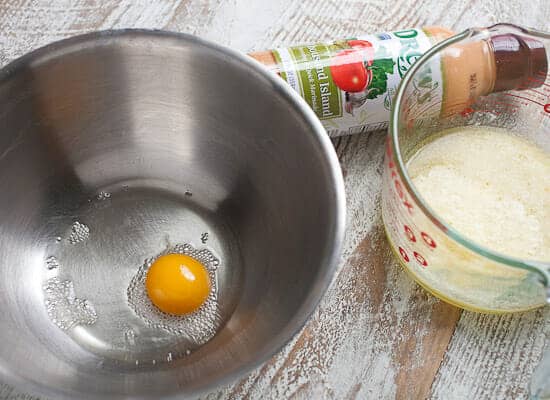 Making homemade hollandaise sauce