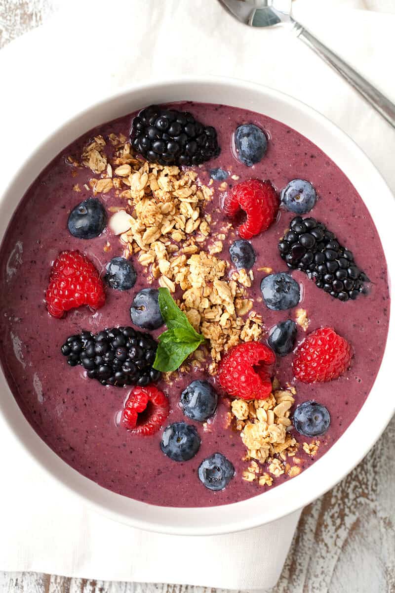 How to Make a $10 Acai Bowl for $3: Acai bowls are all the rage these days but you might get sticker shock if you try to order one at a healthy breakfast spot. Luckily, you can easily make these at home if you have a blender. They are a perfect healthy way to start the day! | macheesmo.com