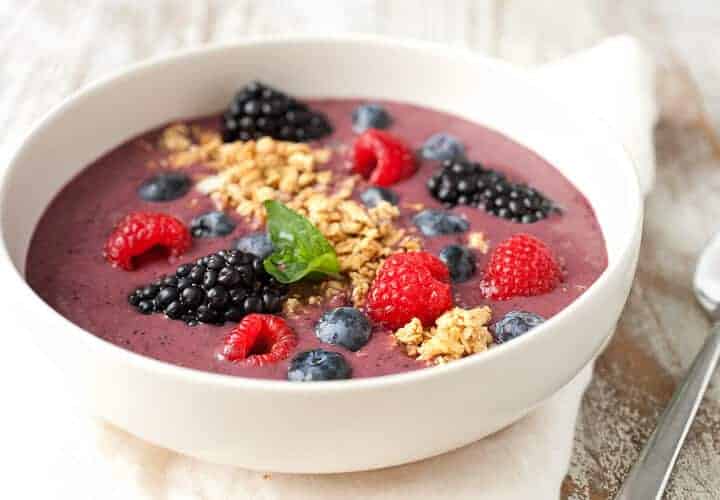 How to Make a $10 Acai Bowl for $3: Acai bowls are all the rage these days but you might get sticker shock if you try to order one at a healthy breakfast spot. Luckily, you can easily make these at home if you have a blender. They are a perfect healthy way to start the day! | macheesmo.com