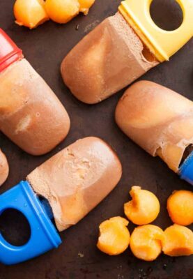 Cantaloupe Pudding Pops: These refreshing and easy fudge pops have a cantaloupe swirl throughout for a fresh melon flavor that goes great with the rich chocolate pudding pop! Chill out, people! | macheesmo.com