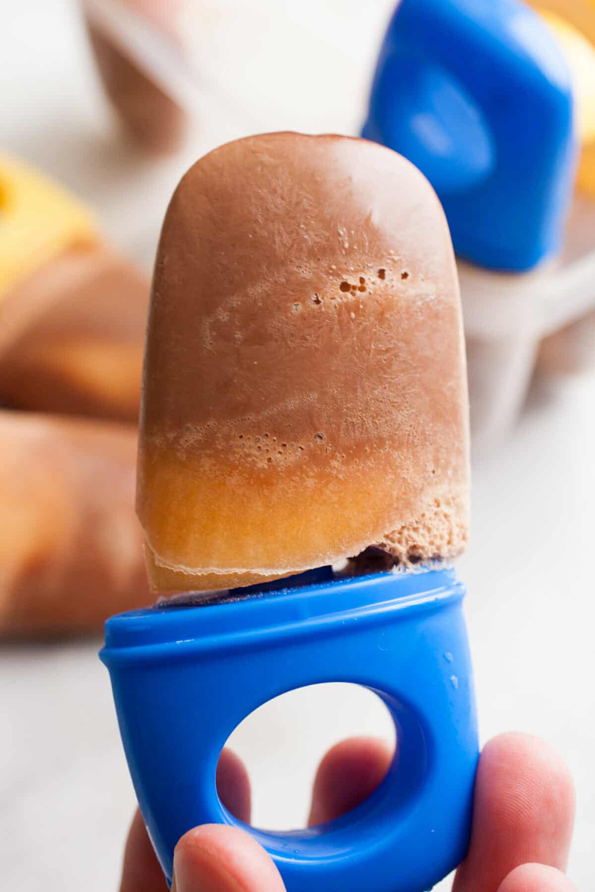 Cantaloupe Pudding Pops: These refreshing and easy fudge pops have a cantaloupe swirl throughout for a fresh melon flavor that goes great with the rich chocolate pudding pop! Chill out, people! | macheesmo.com