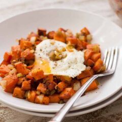 Sweet Potato Hatch Chile Hash: Spicy and sweet never looked so good together. Caramelized sweet potatoes with spicy roasted Hatch chiles with a perfect egg on top. Perfect fall breakfast! | macheesmo.com