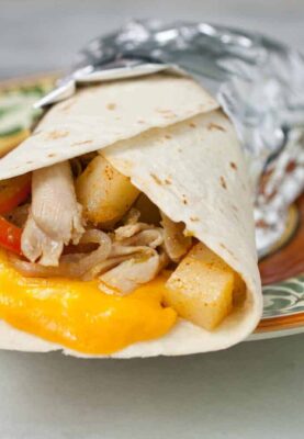 Rotisserie Chicken Breakfast Burritos: These super-cheesy and delicious breakfast burritos use one of my favorite meal shorted (rotisserie chicken) so they are ready to go in just a few minutes! | macheesmo.com