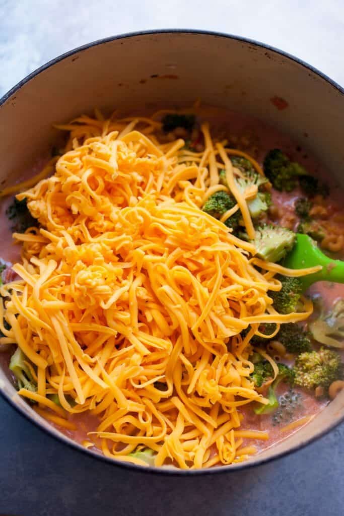 One Pot Broccoli Cheddar Mac