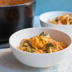 One Pot Broccoli Cheddar Mac: This one pot meal makes a bunch of delicious macaroni and cheese with broccoli folded right in. Your family will love this comfort recipe! | macheesmo.com