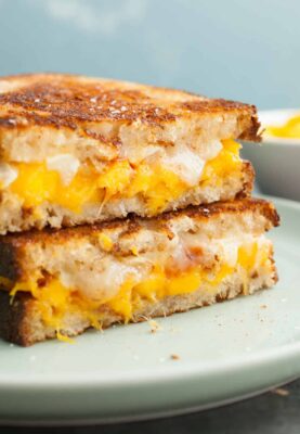 Chili Mango Brie Grilled Cheese: Chili and mango are made to be together and they perfectly with a creamy brie cheese in this grilled cheese sandwich. It's your new favorite thing. Trust me. | macheesmo.com