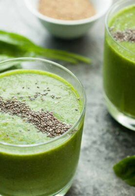 Chai Chia Green Smoothies: Kind of a tongue twister but these green smoothies are a great way to start the day or they are filling enough for a light lunch! | macheesmo.com