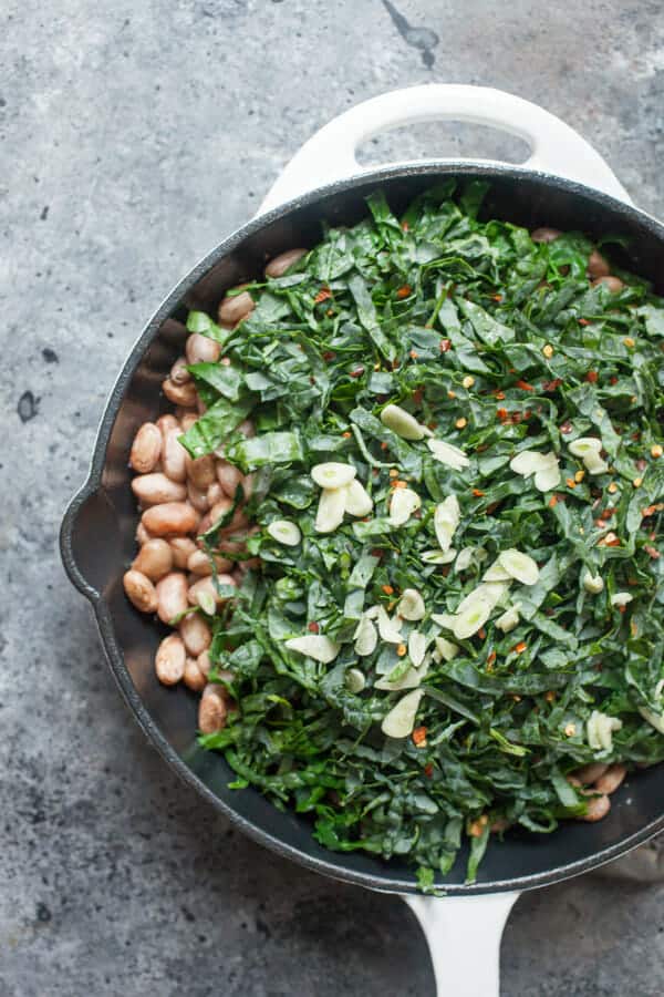 Garlicky bean and kale salad