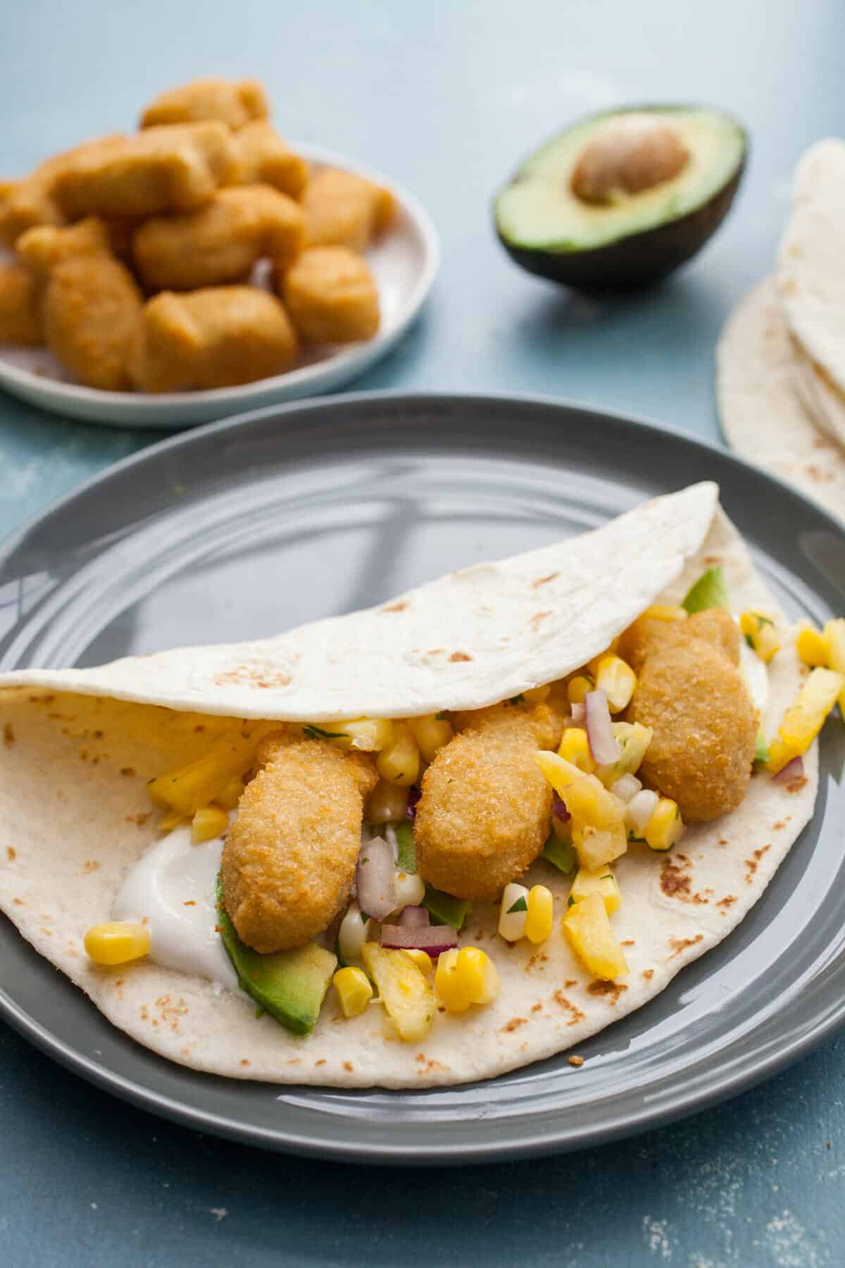Kid Friendly Fish Tacos: These delicious fish tacos are easy to make and a simple way to get a healthy dinner on the table that kids will LOVE. Adult-approved as well! | macheesmo.com
