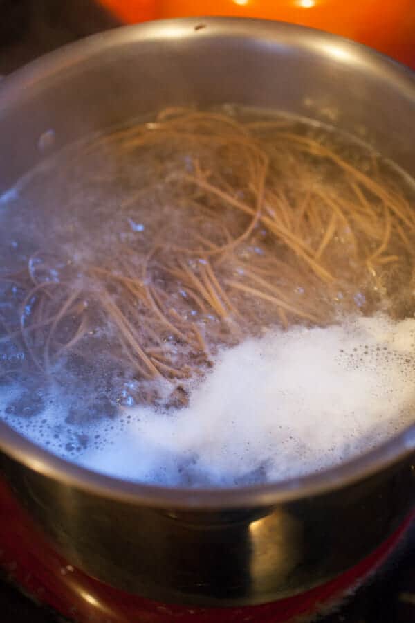 Simmering soba noodles