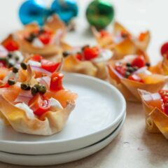 Lox Wonton Cups: These easy wonton cups are the perfect appetizer for a party. Easy to make and really classy. Plus, very delicious! | macheesmo.com