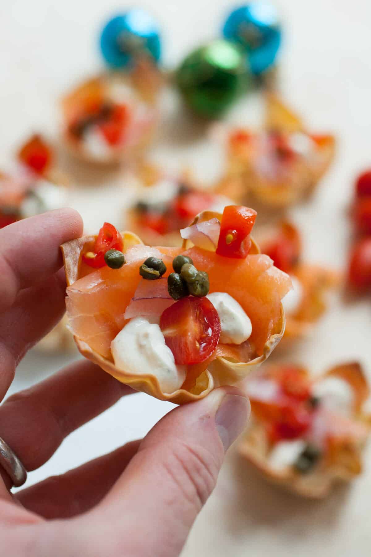 Lox Wonton Cups: These easy wonton cups are the perfect appetizer for a party. Easy to make and really classy. Plus, very delicious! | macheesmo.com