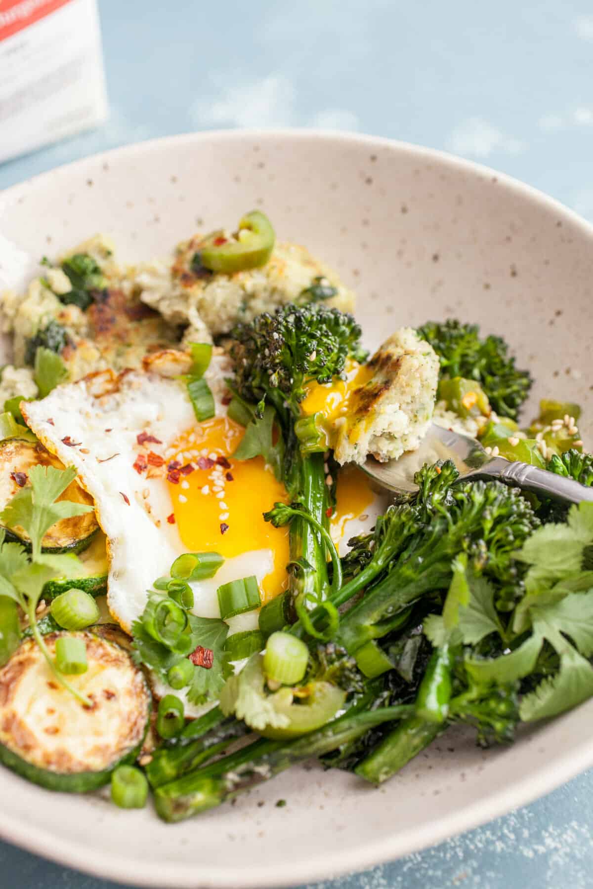 Spring Greens Breakfast Bowls: These bright fresh breakfast bowls are a filling and healthy way to start the day. Mix and match veggies to your liking! | macheesmo.com