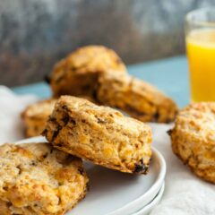 Sun-Dried Tomato Scones: These easy scones are packed with savory sun-dried tomatoes and cheddar cheese. Perfect for a spring brunch! | macheesmo.com