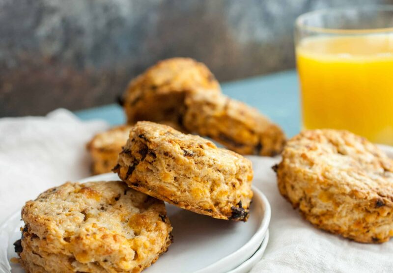 Sun-Dried Tomato Scones: These easy scones are packed with savory sun-dried tomatoes and cheddar cheese. Perfect for a spring brunch! | macheesmo.com