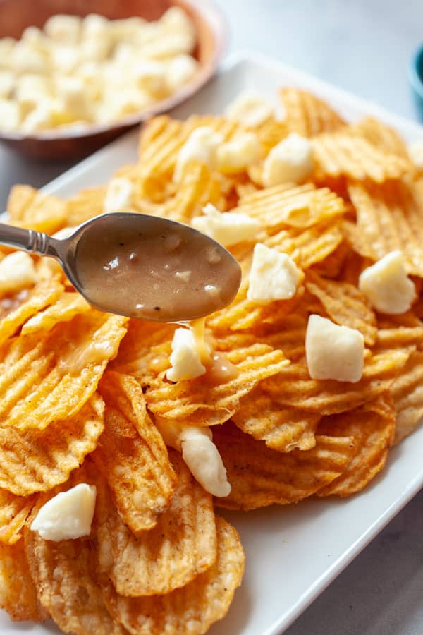 Potato chip poutine