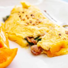Bacon Omelette with Spinach and Cheddar