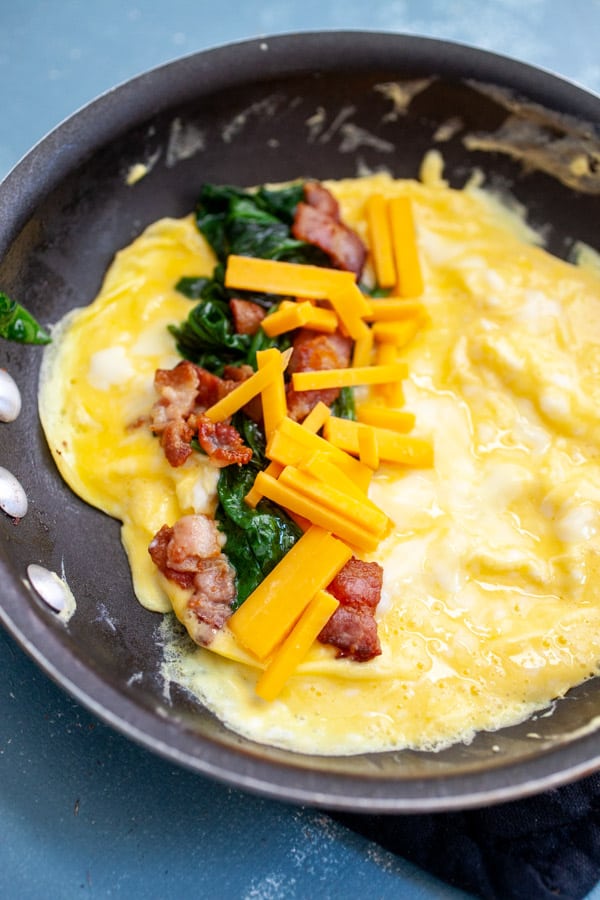 Bacon Spinach Omelette with Cheddar