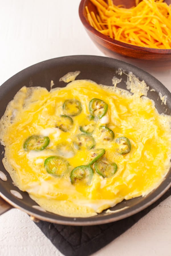 Cooking - Cheddar Jalapeno Omelette