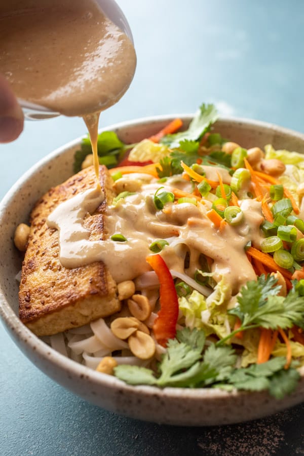 Thai Noodle Bowls with Peanut Sauce and Tofu