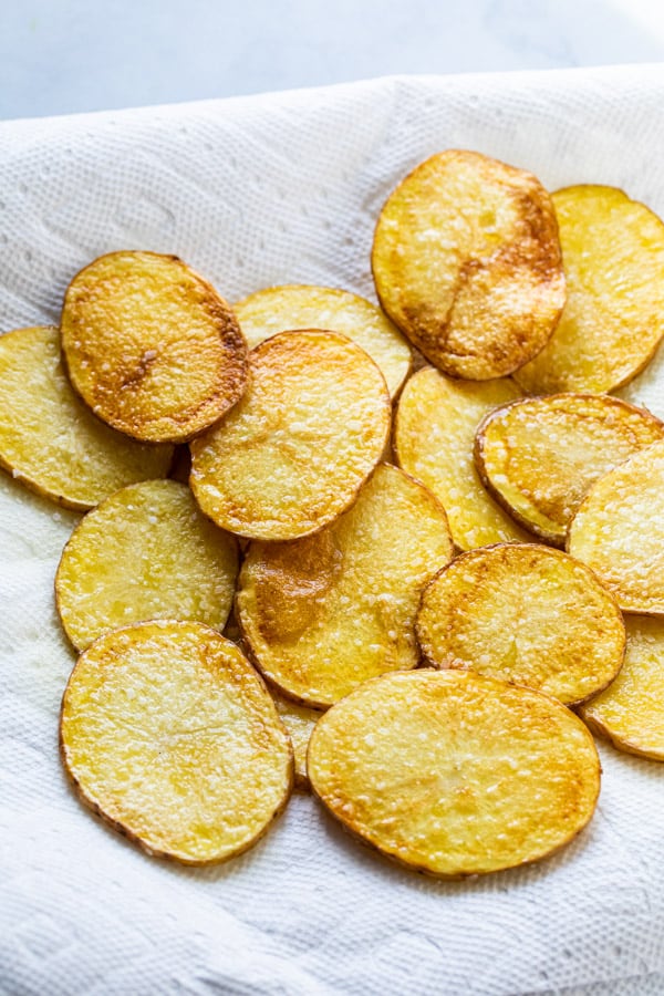 Fried potatoes ready for serving.