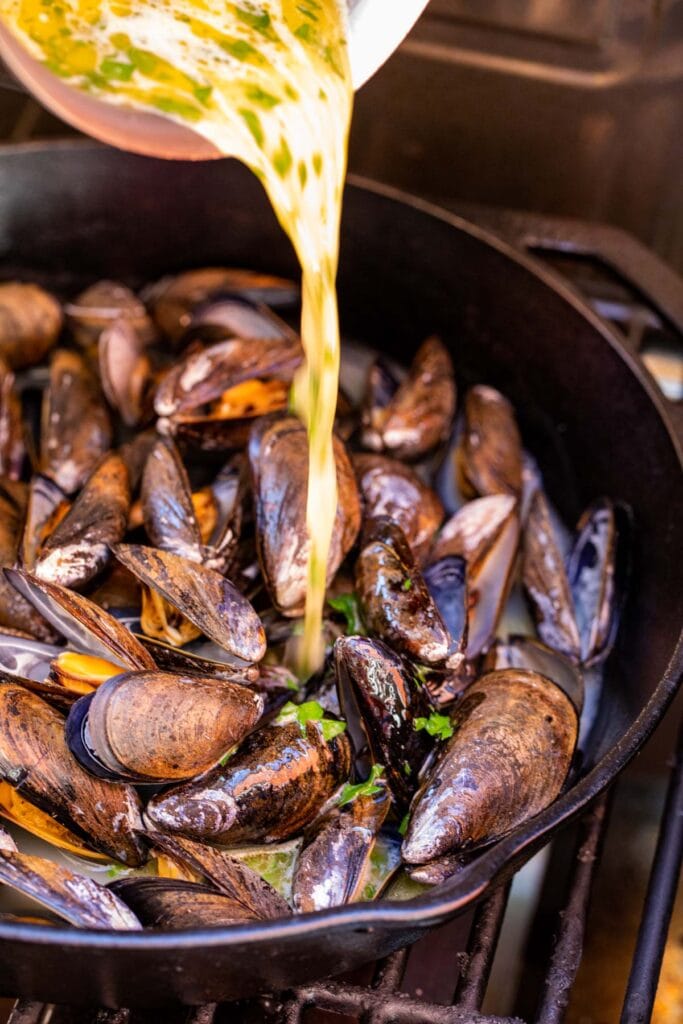 Grilled Mussels with Garlic Butter