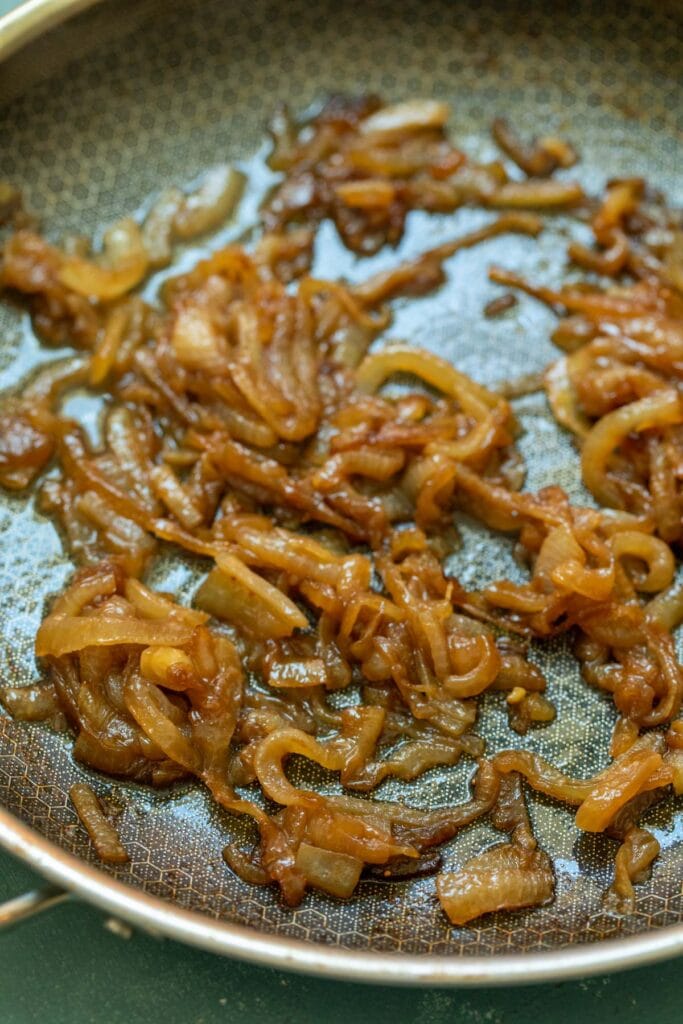 Caramelized onions for burgers