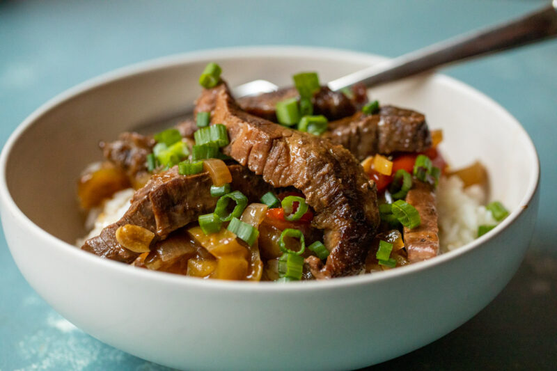 Slow Cooker Pepper Steak with Onion Recipe - The Magical Slow Cooker