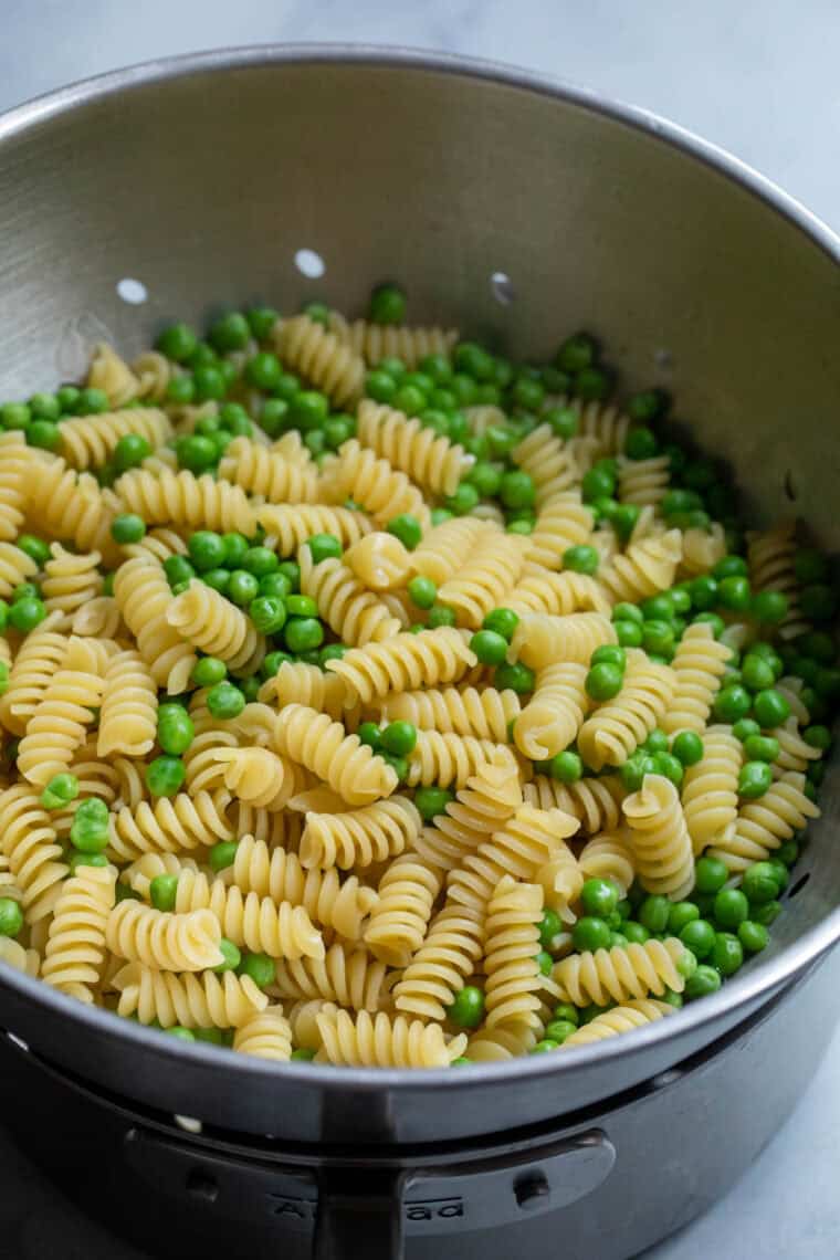 Pasta and peas cooked.